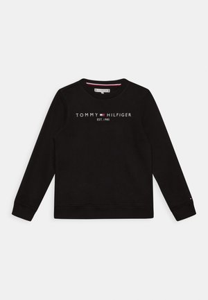 Fekete, pamut keverékből készült pulóver, kerek nyakkivágással. A fehér "TOMMY HILFIGER EST. 1985" felirat jellemzi. Ujján logós részletekkel.
