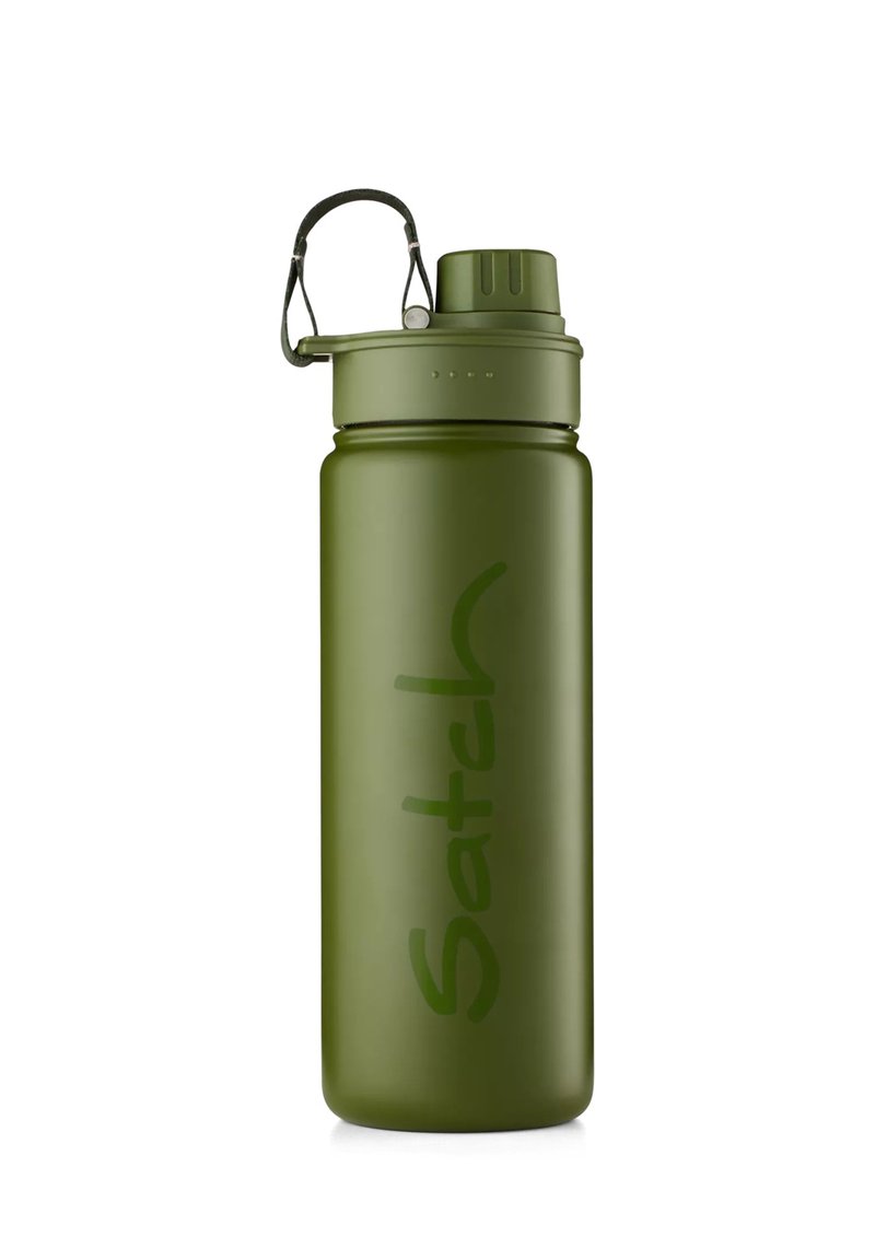 Grüne isolierte Wasserflasche mit einem Schraubdeckel, Tragegriff und einer glatten, matten Oberfläche; zeigt den Text "Satch" in einer kontrastierenden Farbe.
