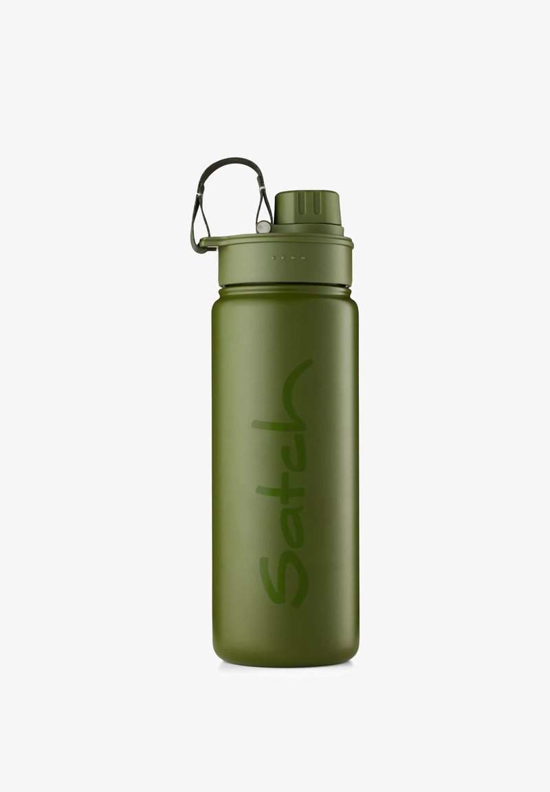 Grüne isolierte Wasserflasche mit einem Schraubdeckel, Tragegriff und einer glatten, matten Oberfläche; zeigt den Text "Satch" in einer kontrastierenden Farbe.