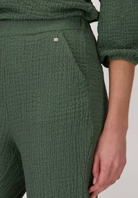 Claude Arielle DEEPA - Broek - darkolivegr