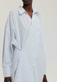 Touché Privé STRIPED LONG WITH TIES - Camicetta - white