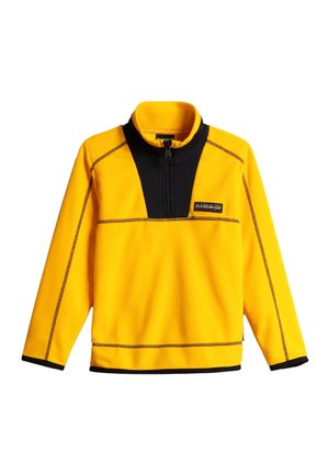 Gul fleece-pullover med sort kvart-lynlås, sorte paneler på skuldrene, sort kant ved ærmerne og kanten samt synlige syningsdetaljer.