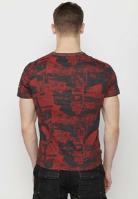 Koroshi MANGA CORTA - Tričko s potlačou - rojo   red
