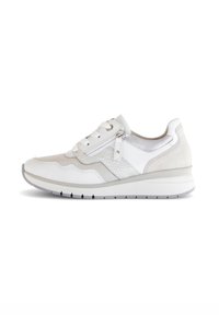 Lichte sneaker met een mix van wit leer en grijs suède. Voorzien van een meshpaneel, ronde neus en vetersluiting met zijrits.