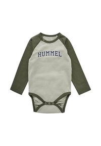 Langærmet babybodystocking i olivengrøn og lysegrå med ordet "HUMMEL" i marineblå, har trykknaplukninger i bunden.