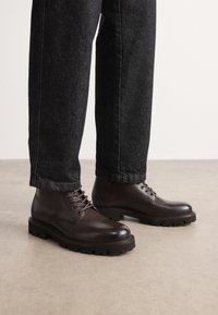 Non sélectionné, dark brown