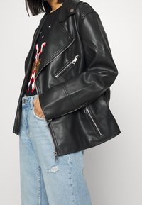 ONLY Petite T-shirt z nadrukiem