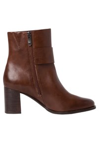 Bottine en cuir marron avec une fermeture éclair latérale, une large sangle en tissu et un talon empilé, présentant une texture lisse et une forme de orteil pointue.