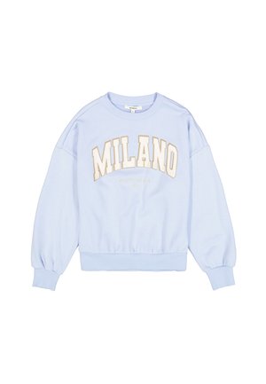 Lichtblauwe sweatshirt met een ronde halslijn, pofmouwen, geribbelde manchetten en een voorkant met de tekst "MILANO" in crèmekleurige en gouden letters.