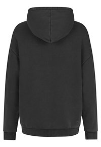 Zwart hoodie sweatshirt met een zachte textuur, relaxte pasvorm, ribgebreide boorden en onderrand. Geen zichtbare logo's of patronen. Het zicht toont de achterkant.
