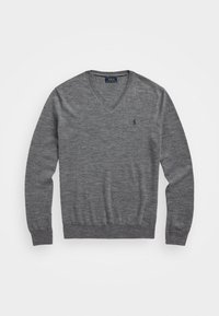 Suéter gris de cuello en v, hecho de un material de punto suave. Cuenta con mangas largas y un pequeño logo en la parte izquierda del pecho. Textura suave.