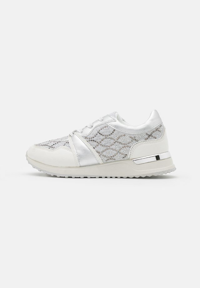 Trainers - silver