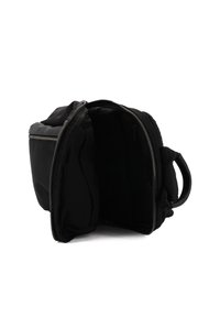 Borsa in nylon nera con apertura con zip, interno spazioso e tasca laterale. Caratterizzata da una maniglia resistente e una superficie liscia.