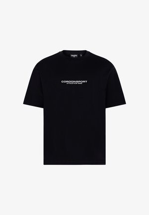 Schwarzes T-Shirt mit kurzen Ärmeln und weißem Text "CORDONSPORT ATHLETICS 1986" zentriert auf der Brust.