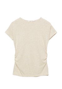 Beige lyhythihainen t-paita pyöreällä pääntiellä ja vasemmalla puolella gathered-yksityiskohta, valmistettu pehmeästä, kevyestä kankaasta.