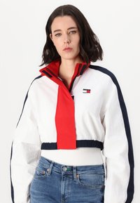 Tommy Jeans WINDBREAKER - Lett jakke - white/multicoloured