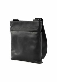 Borsa nera in pelle con una texture liscia, forma rettangolare e design piatto. Dotata di una tracolla in tessuto regolabile e cuciture sottili.