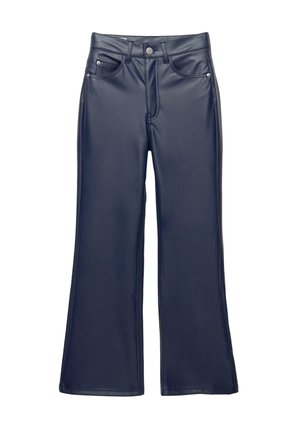 Pantalons à larges jambes bleu marine en faux cuir lisse, dotés de poches avant, d'une fermeture à bouton et de détails de couture subtils.