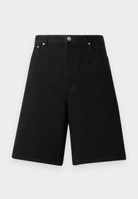 Pantaloni scurți din denim negru din bumbac, cu o croială lejeră, caracterizându-se printr-un talie înaltă, un design cu cinci buzunare și detalii cu buton metalic argintiu în față.