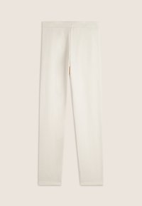 Leggings blancos con una tela suave y elástica, y una cinturilla alta. El diseño es ceñido y sin costuras, sin ningún herraje visible.