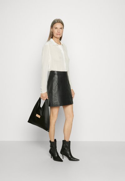 MUNTHE LUTJUMA - Skjortebluse - white