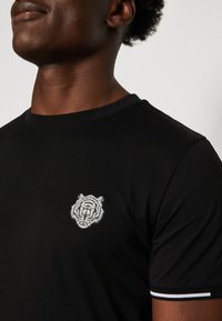 Antony Morato WITH RUBBER INJECTION  PRINT DOUBLE LAYER - Camiseta estampada - black