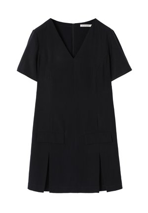 Abito nero con maniche corte, scollatura a V e due tasche frontali. Presenta delle pieghe all'orlo e una cerniera invisibile sul retro. Tessuto dalla texture liscia.
