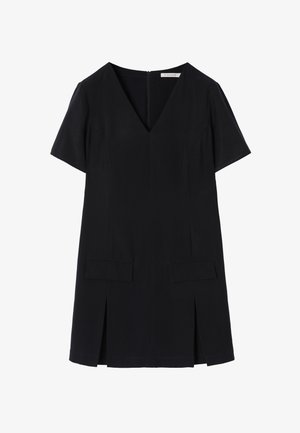 Czarna sukienka z krótkimi rękawami, dekoltem w szpic i dwoma przednimi kieszeniami. Posiada miejsca marszczenia na dole oraz ukryty zamek błyskawiczny z tyłu. Gładka tekstura materiału.