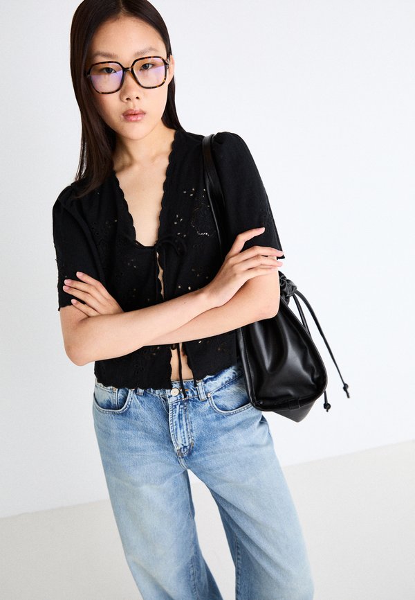 SCALLOP EDGE  - Blouse4