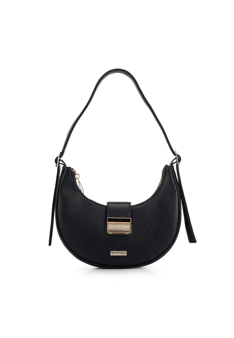 Sac à main en cuir noir avec une forme courbée, une bandoulière amovible et des finitions en métal doré. Présente un fermoir frontal et une surface texturée.