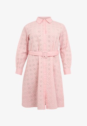 Rosa Kleid mit langen Ärmeln aus Hemdstoff, mit floraler Lochstickerei, Knopfleiste vorne, Kragen und passendem Gürtel mit rechteckiger Schnalle.