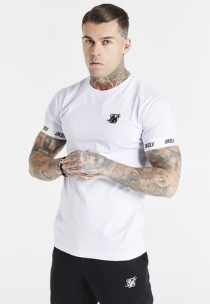 STRAIGHT HEM TECH TEE - Triko s potiskem - white