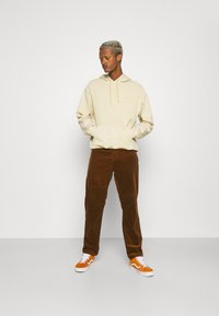 Carhartt WIP NEWEL PANT - Calças - tawny rinsed