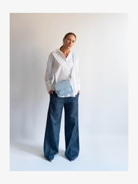 Δεν επιλέχθηκε, blue sky