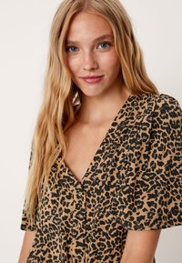 QS MIT TUNNELZUG - Blusenkleid - sandstein