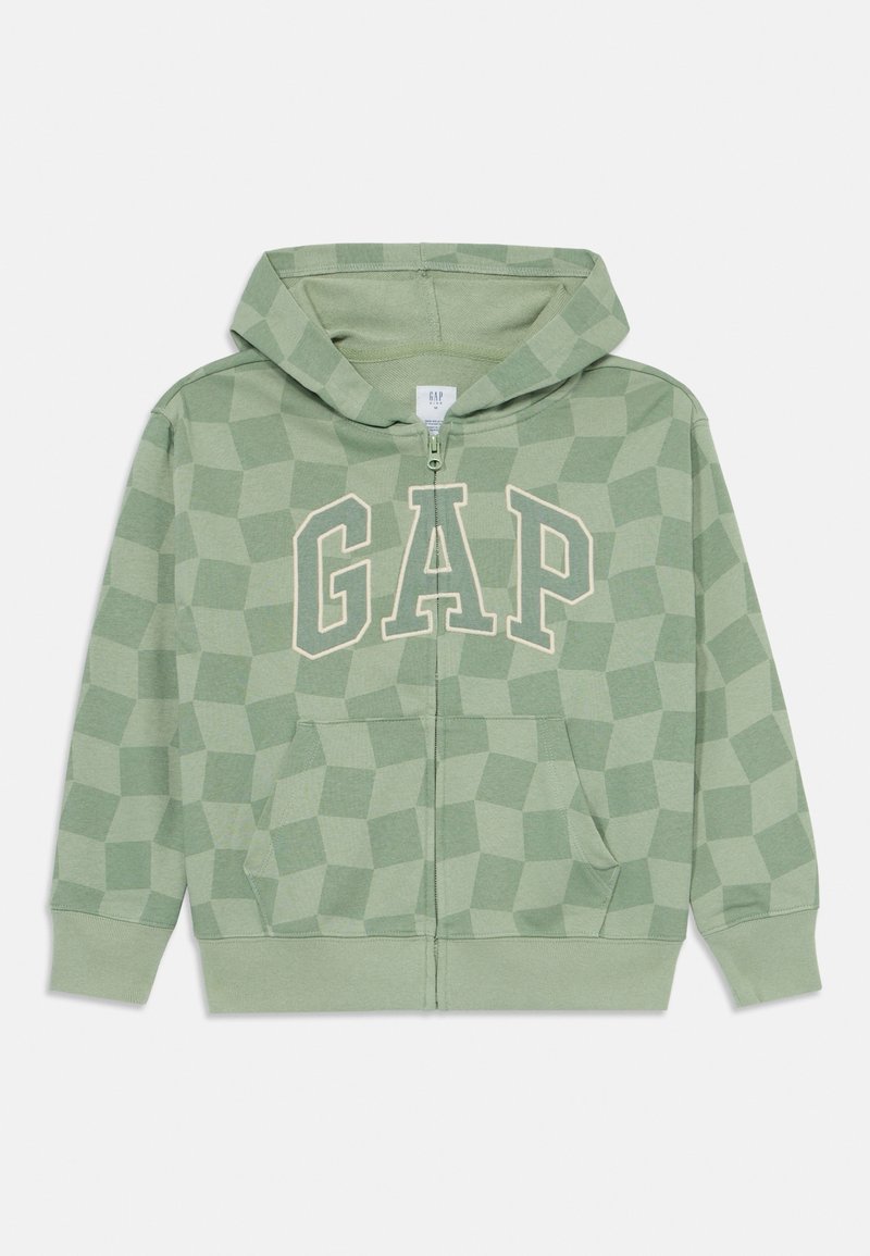 Veste à capuche zippée verte avec motif géométrique, poches avant et grandes lettres "GAP" sur la poitrine.