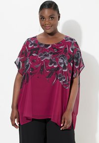 Bordeaux floral bluse med et løst, let design og store sorte og grå blomster mønstre. Semi-gennemsigtigt stof og korte ærmer.