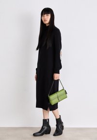 COACH HAMPTONS BAG - Rankinė - dark lime