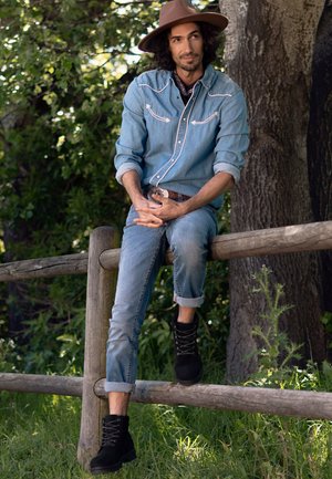 Giesswein MERINO BOOT - Schnürstiefelette - schwarz