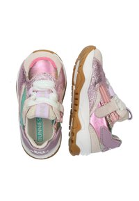 Glanzende roze en crèmekleurige sneakers met een gestructureerde bovenkant, veters en klittenbandsluiting, en een duurzame buitenzool van rubber.