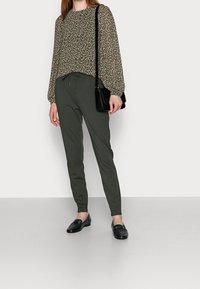 Vero Moda Tall Jogginghose - khaki