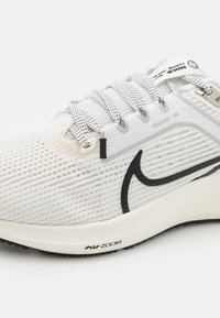 Nike Performance AIR ZOOM PEGASUS 40 - Zapatillas running asfalto - sail/black/coconut milk/white