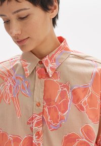 OPUS FENLO BLOOM - Button-down blouse - watermelon