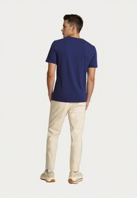 U.S. Polo Assn. KURZARM REITER - Nyomott mintás póló - dunkelblau