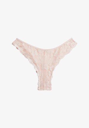 Kanten string in zacht roze, met bloemmotieven en geschulpte randen, voorzien van een soepele tailleband en delicate textuur.