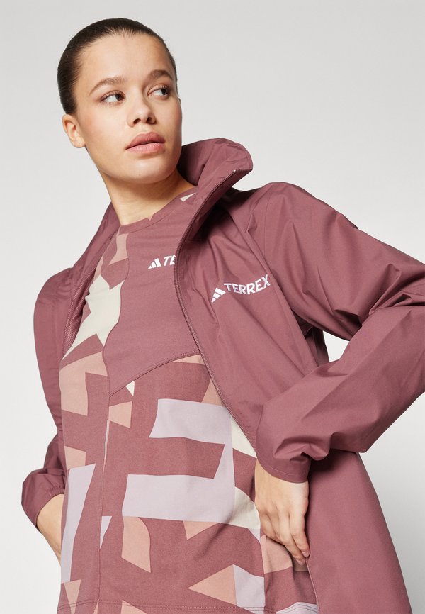 Outdoor jacket - quiet crimson2