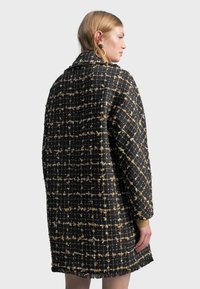 LOLA CASADEMUNT Abrigo corto - black