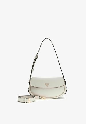 Sac à bandoulière blanc Guess avec fermeture à rabat et sangle ajustable et amovible, présentant un logo triangulaire à l'avant.