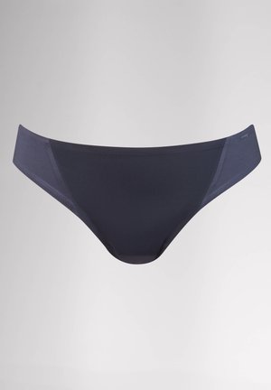 Donkergrijze, naadloze slips met een gladde textuur en een low-rise ontwerp. Heeft een contrasterend paneel aan elke kant en minimale branding.