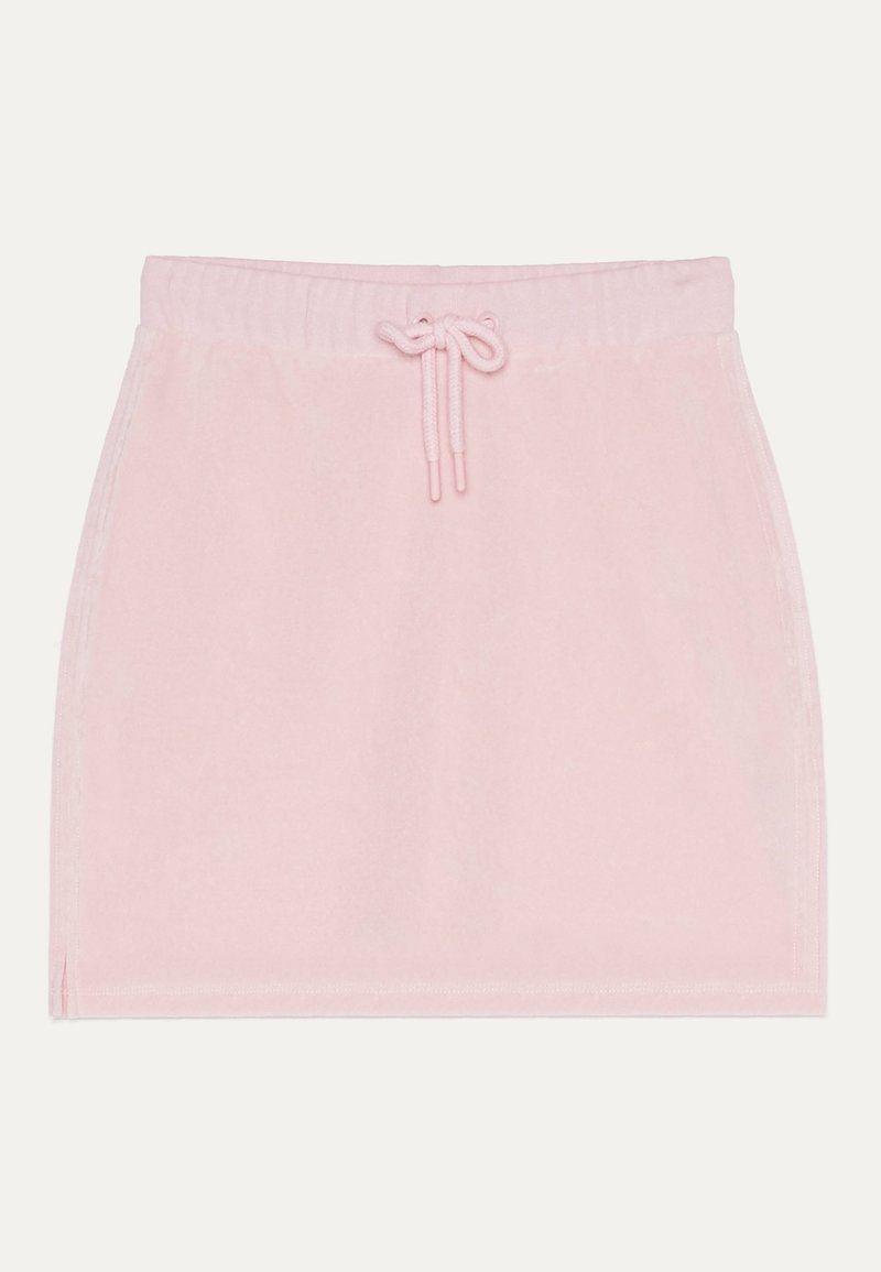 Rosa fleece mini kjol med elastisk midja, justerbar dragsko, sidslitsar och mjuk textur. Enkel design utan ytterligare mönster.